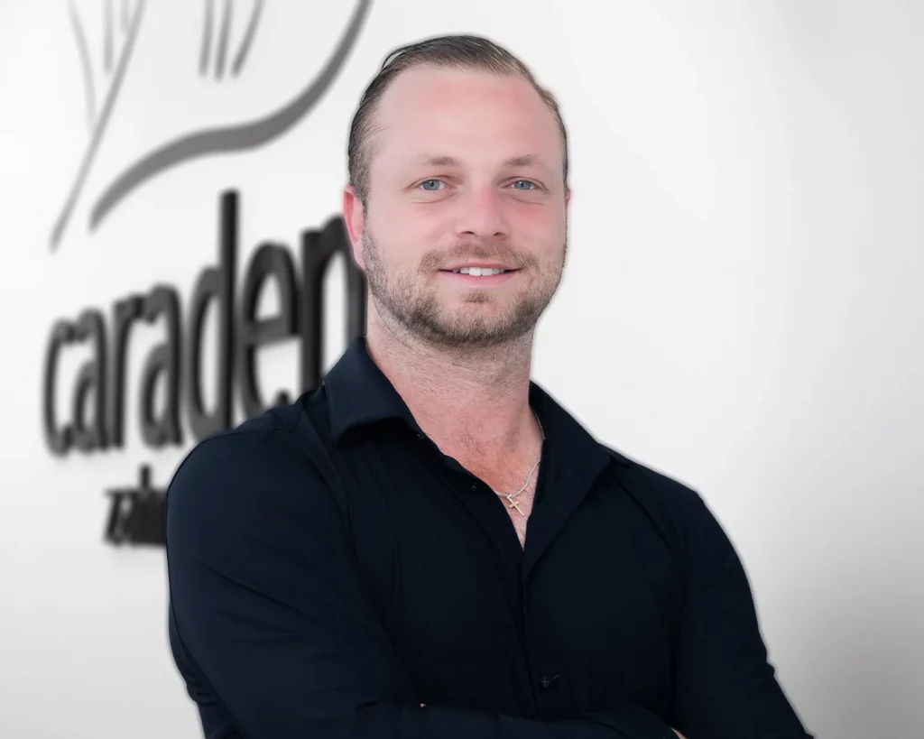 Dr. Vincent Palm, Zahnarzt und Kieferorthopäde (M.Sc.) bei Caradent